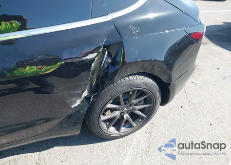 2020 Tesla Model 3 Standard Range Plus Rear-Wheel Drive/Standard Range Rear-Wheel Drive z USA, uszkodzony, nr VIN 5YJ3E1EA5LF739053